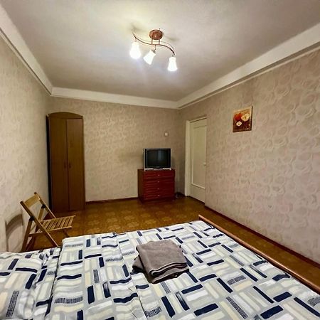 Квартира Эконом-Класса Возле Метро Левобережная เคียฟ ภายนอก รูปภาพ