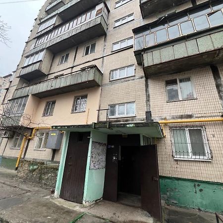Квартира Эконом-Класса Возле Метро Левобережная เคียฟ ภายนอก รูปภาพ
